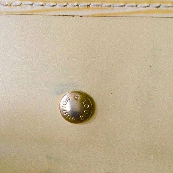 Louis Vuitton Yellow Epi Key Case - Picture 11 of 11